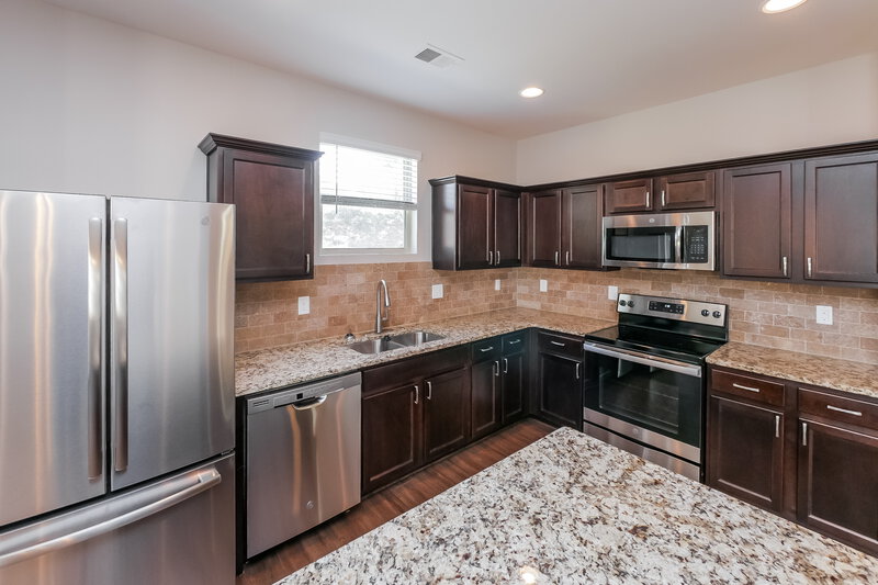 1,875/Mo, 1082 Lear Dr Locust Grove, GA 30248 Kitchen View