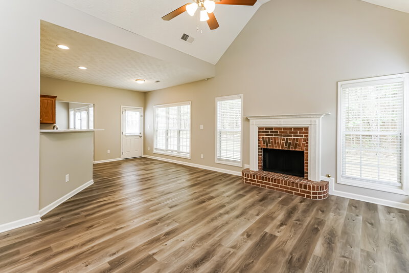 3,230/Mo, 675 Togwatee Pass Hampton, GA 30228 Living Room View