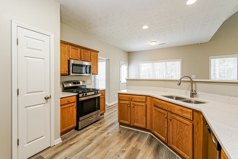 3,230/Mo, 675 Togwatee Pass Hampton, GA 30228 Kitchen View 2