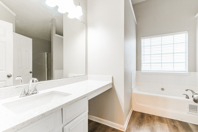 2,040/Mo, 1550 Leonard St Hampton, GA 30228 Main Bathroom View