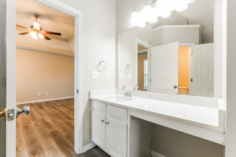 2,040/Mo, 1550 Leonard St Hampton, GA 30228 Main Bathroom View 2