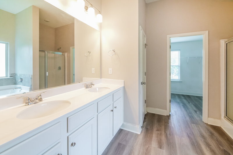 2,245/Mo, 313 Kenmore Ct Villa Rica, GA 30180 Main Bathroom View