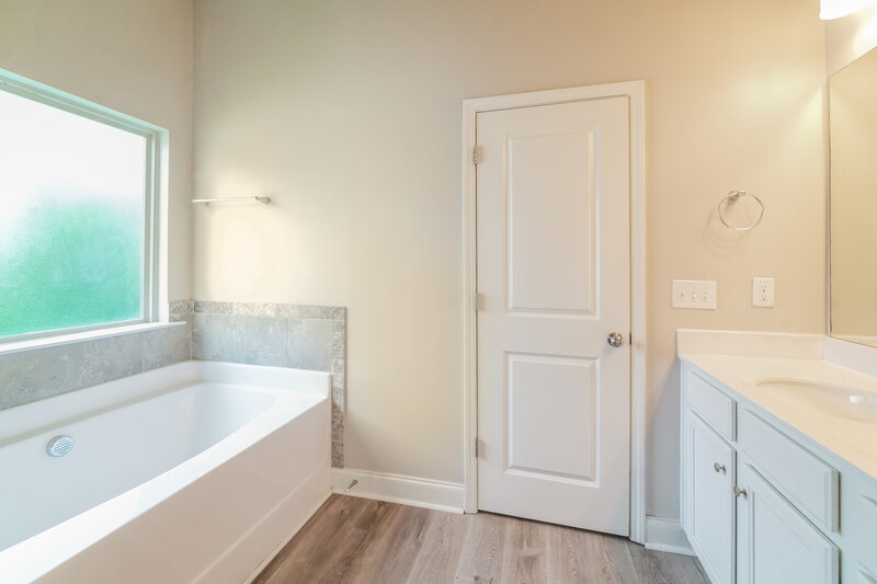 2,245/Mo, 313 Kenmore Ct Villa Rica, GA 30180 Main Bathroom View 2