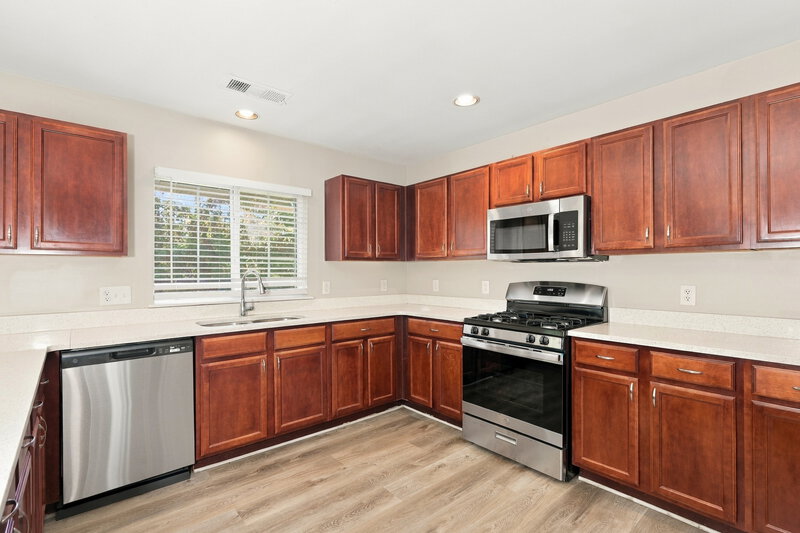2,370/Mo, 312 Leaflet Ives Trail Lawrenceville, GA 30045 Kitchen View