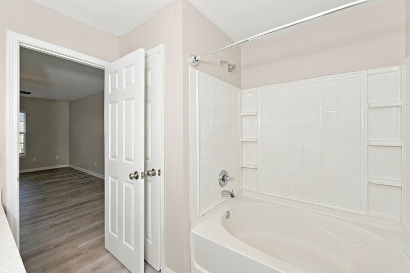 2,370/Mo, 312 Leaflet Ives Trail Lawrenceville, GA 30045 Primary Bathroom View 2