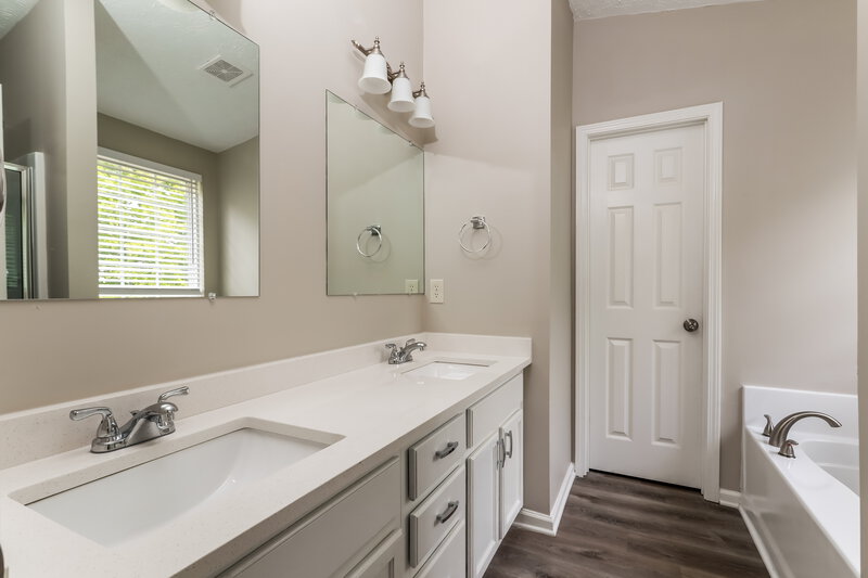 3,910/Mo, 1304 Ivey Pointe Dr Lawrenceville, GA 30045 Main Bathroom View