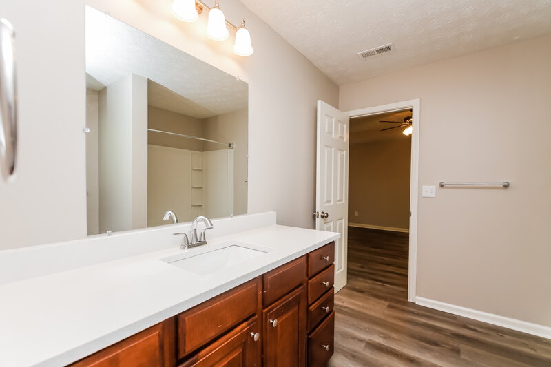 1,860/Mo, 387 Topaz Dr Dallas, GA 30132 Main Bathroom View