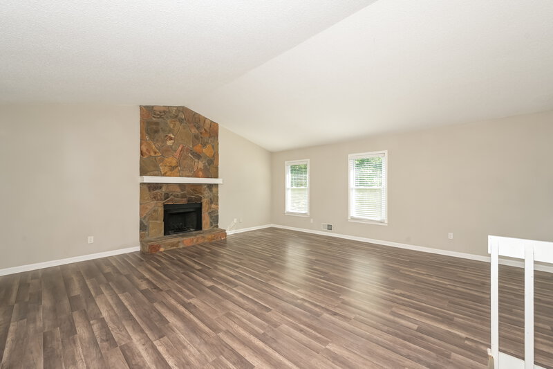 1,935/Mo, 460 Bay Lake Pass Lawrenceville, GA 30046 Living Room View