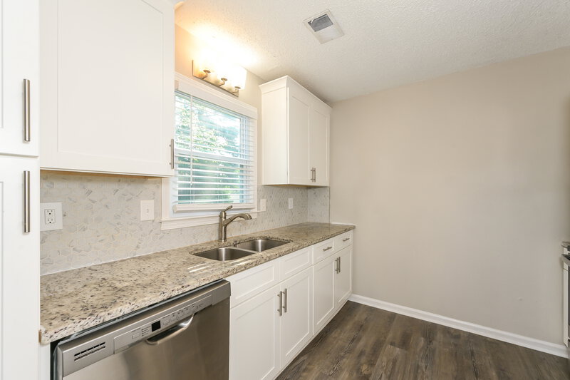 1,935/Mo, 460 Bay Lake Pass Lawrenceville, GA 30046 Kitchen View