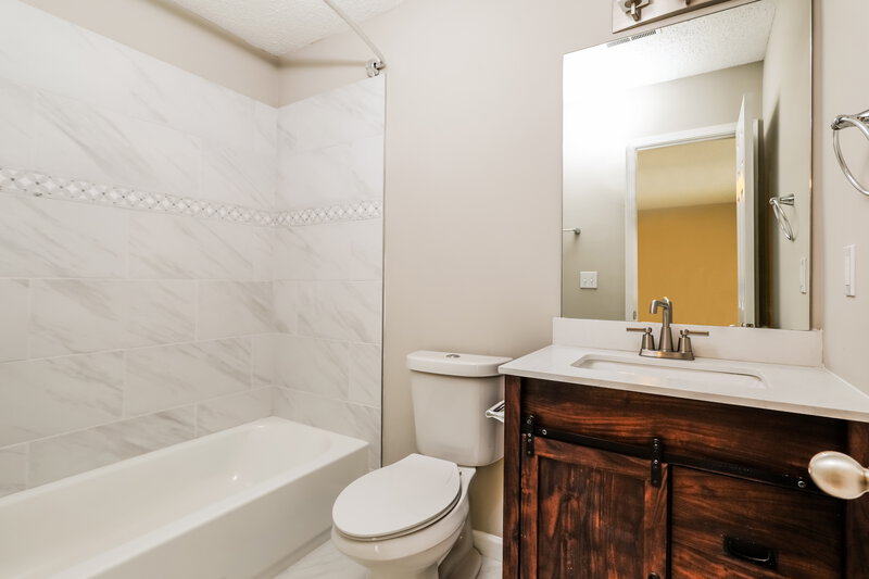 2,040/Mo, 460 Bay Lake Pass Lawrenceville, GA 30046 Main Bathroom View