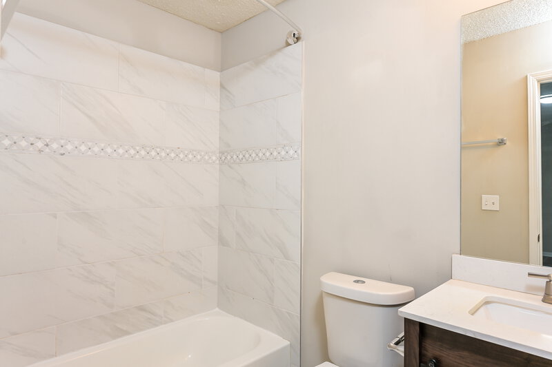 1,935/Mo, 460 Bay Lake Pass Lawrenceville, GA 30046 Main Bathroom View