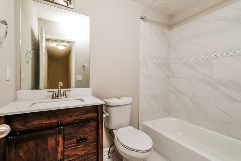 2,040/Mo, 460 Bay Lake Pass Lawrenceville, GA 30046 Bathroom View