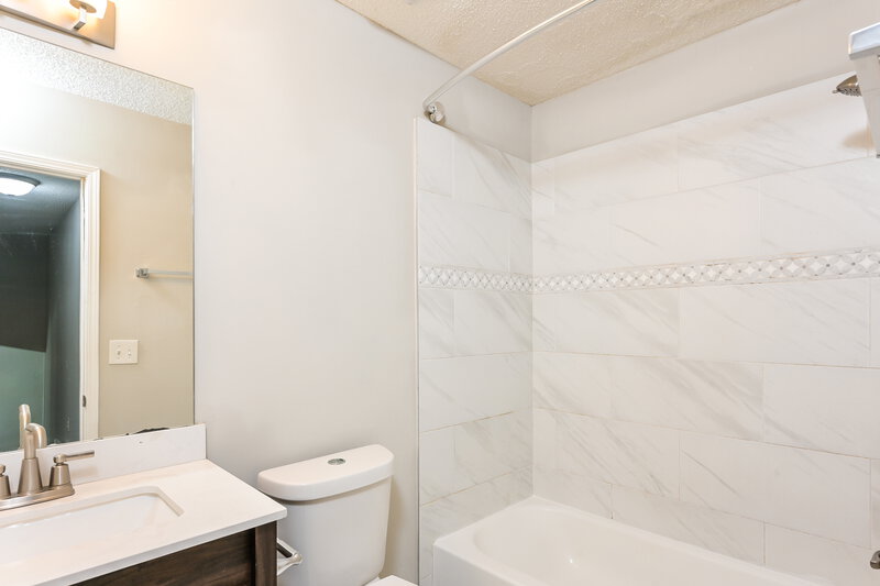 1,935/Mo, 460 Bay Lake Pass Lawrenceville, GA 30046 Bathroom View