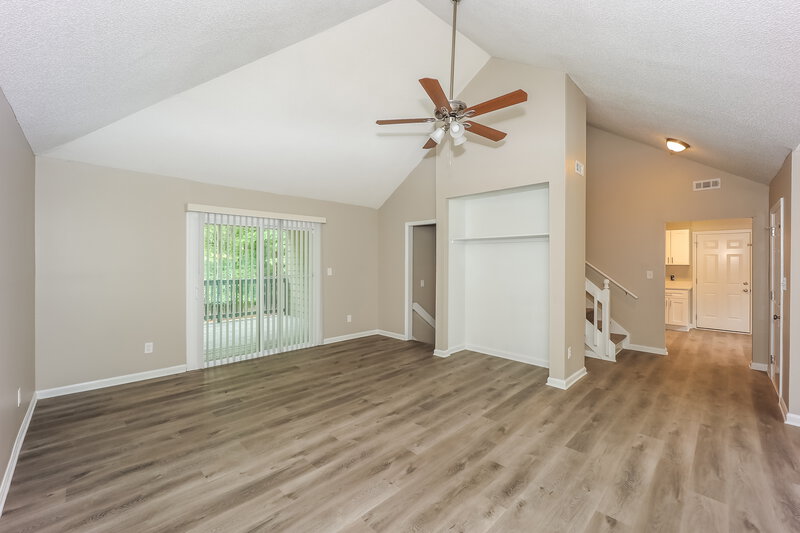 0/Mo, 129 Summer Brooke Peachtree City, GA 30269 Living Room View 2