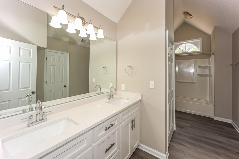 0/Mo, 129 Summer Brooke Peachtree City, GA 30269 Main Bathroom View