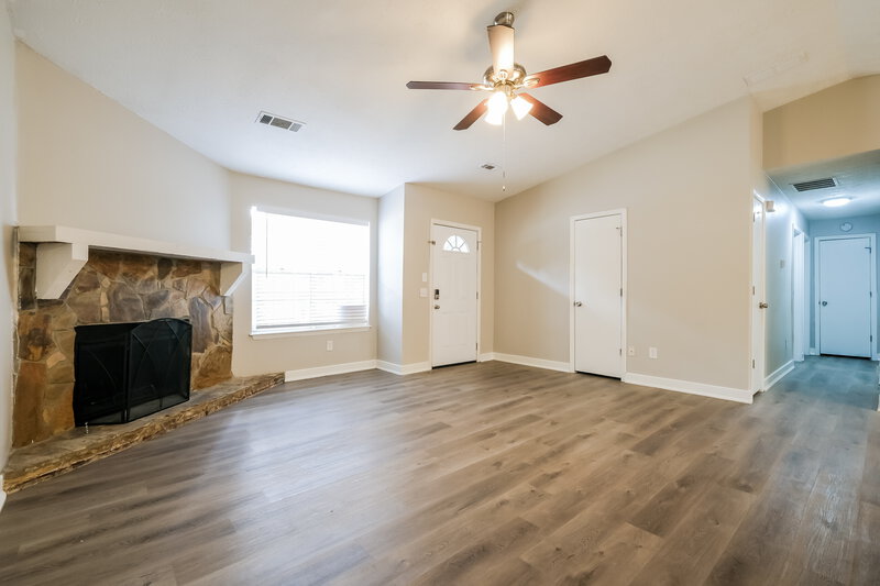 1,730/Mo, 5175 Sugar Crest Dr Sugar Hill, GA 30518 Living Room View 2