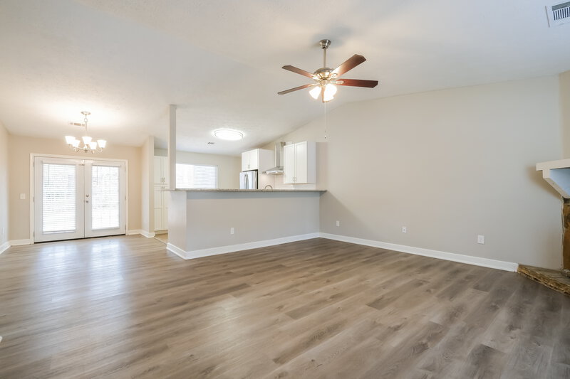 1,730/Mo, 5175 Sugar Crest Dr Sugar Hill, GA 30518 Living Room View 3