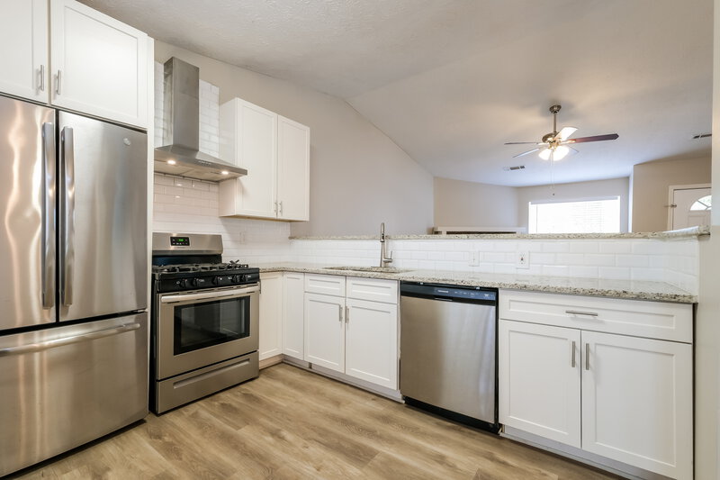 1,730/Mo, 5175 Sugar Crest Dr Sugar Hill, GA 30518 Kitchen View