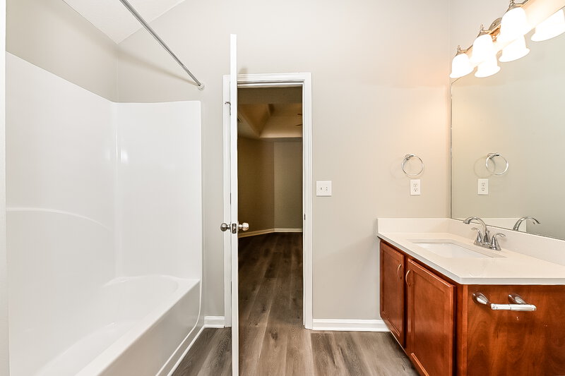 1,635/Mo, 535 Barshay Dr Covington, GA 30016 Main Bathroom View 2