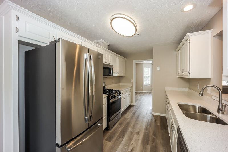 2,460/Mo, 11744 Spring Lake Way Fayetteville, GA 30215 Kitchen View 2