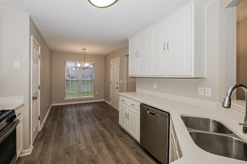 1,915/Mo, 6274 Varnay Ct Lithonia, GA 30038 Kitchen View 2