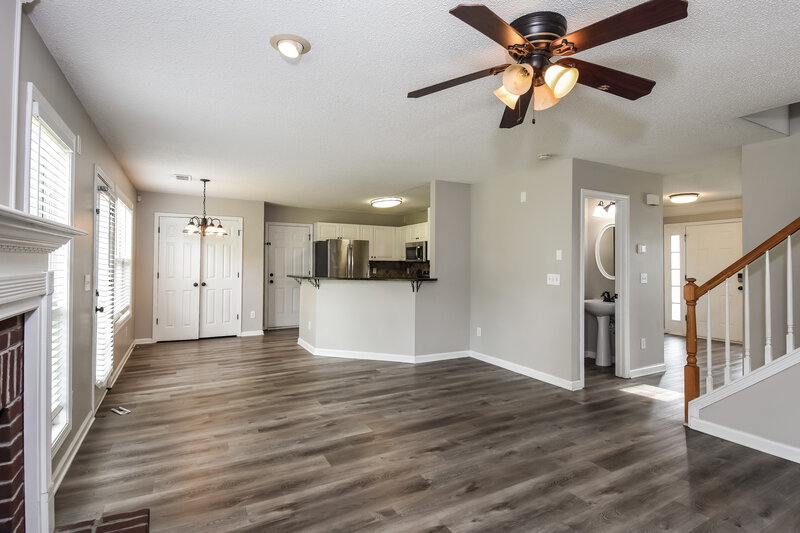 2,515/Mo, 403 Mt Vernon Ct Woodstock, GA 30189 Living Room View 2