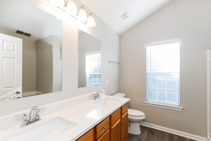 1,915/Mo, 5212 Summer Brooke Ct Union City, GA 30291 Main Bathroom View