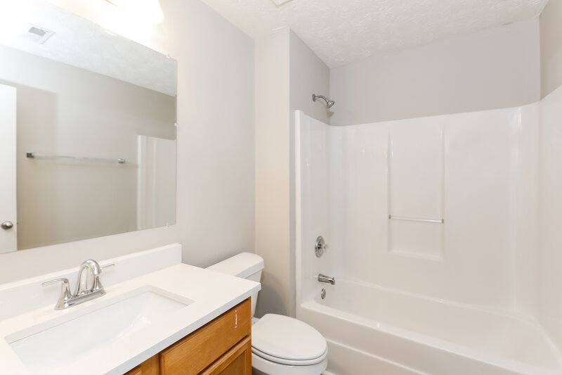 1,915/Mo, 5212 Summer Brooke Ct Union City, GA 30291 Bathroom View