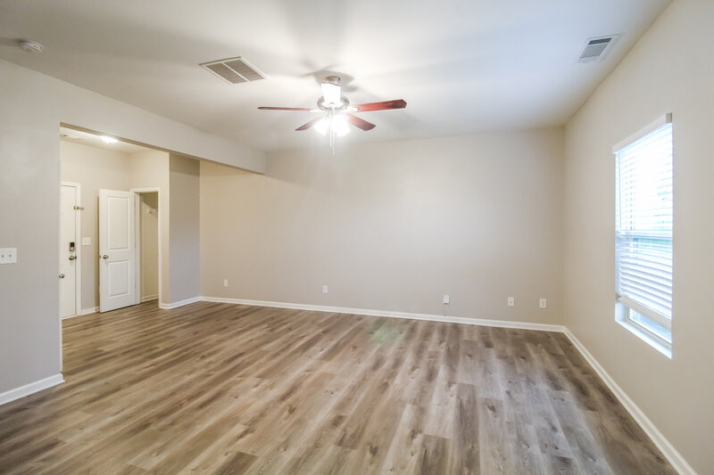 2,450/Mo, 12 Dusty Dr Cartersville, GA 30120 Living Room View