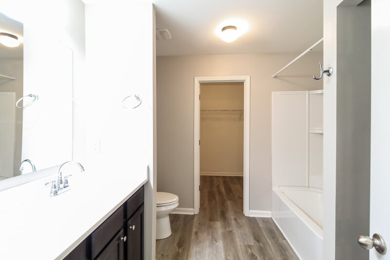 2,450/Mo, 12 Dusty Dr Cartersville, GA 30120 Main Bathroom View