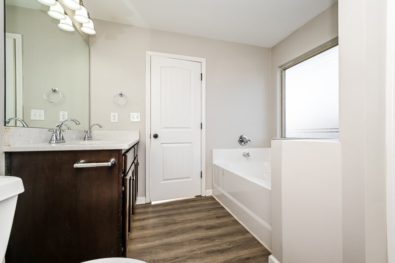 1,935/Mo, 706 Galveston Way McDonough, GA 30253 Main Bathroom View