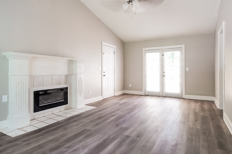 2,490/Mo, 4465 Highland Pl NE Marietta, GA 30066 Living Room View