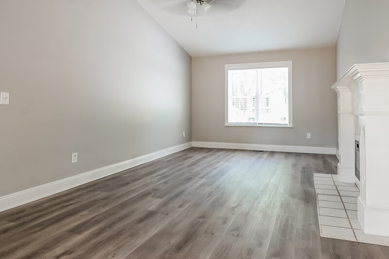 2,490/Mo, 4465 Highland Pl NE Marietta, GA 30066 Living Room View 2