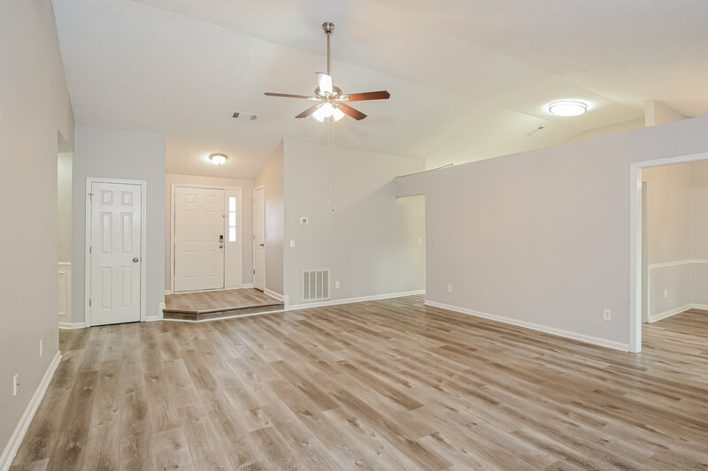 2,320/Mo, 110 River Oaks Dr Woodstock, GA 30188 Living Room View 2