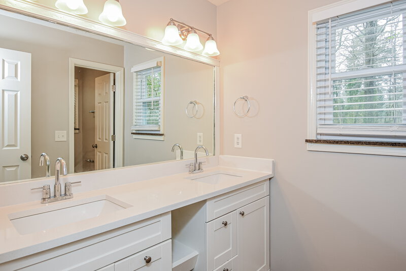 2,320/Mo, 110 River Oaks Dr Woodstock, GA 30188 Main Bathroom View