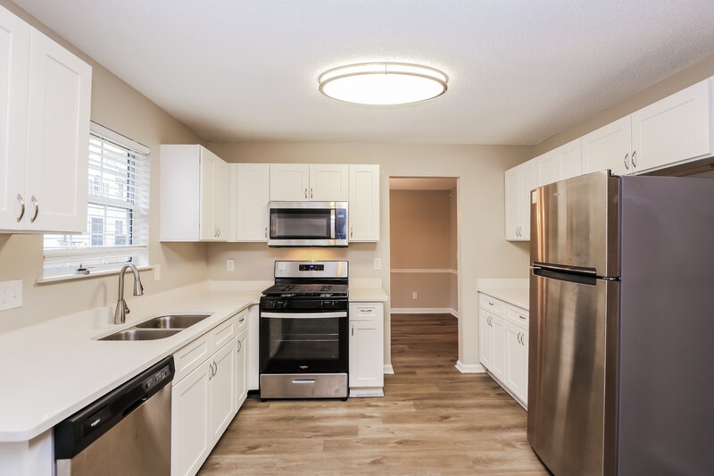 2,000/Mo, 2462 Briar Knoll Rd Lithonia, GA 30058 Kitchen View