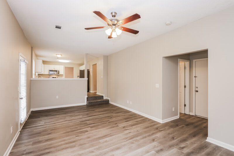 2,000/Mo, 2462 Briar Knoll Rd Lithonia, GA 30058 Family Room View 2