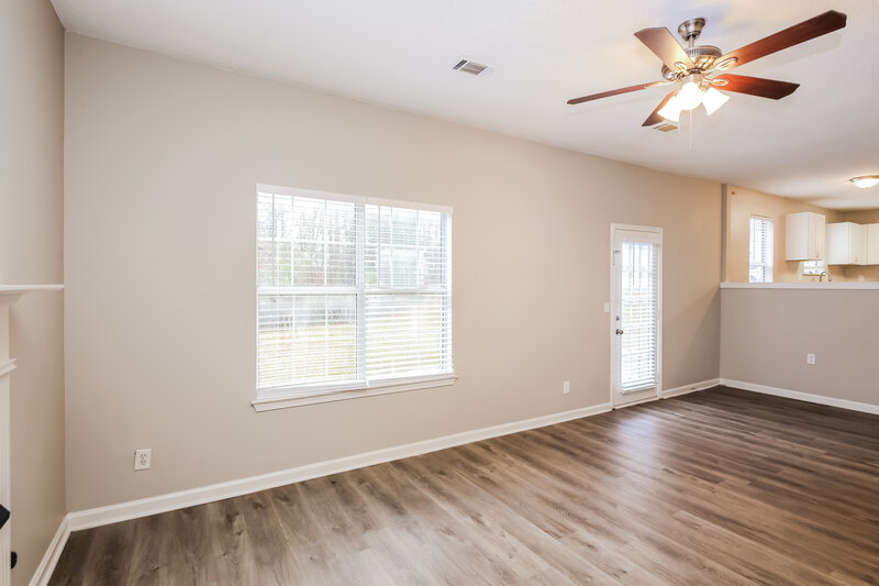 2,000/Mo, 2462 Briar Knoll Rd Lithonia, GA 30058 Family Room View 3