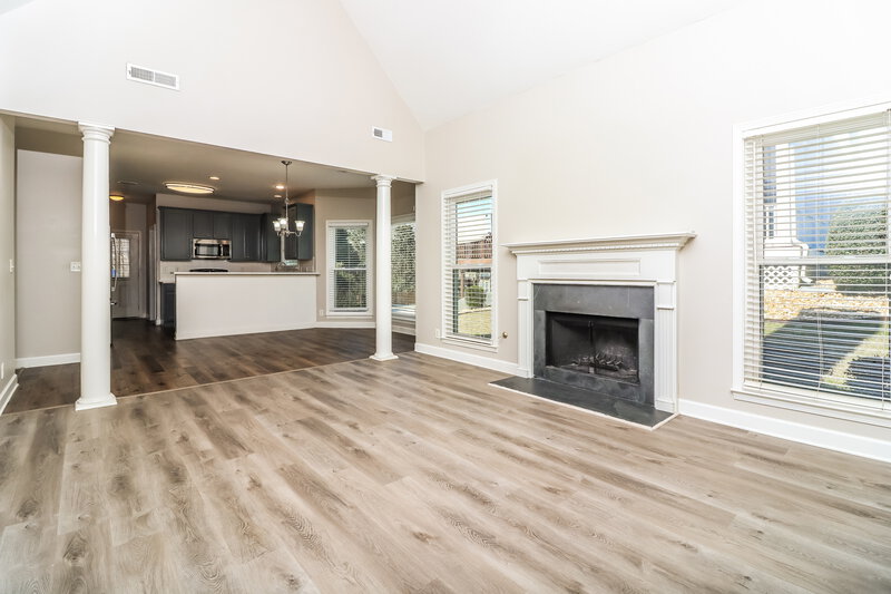 2,190/Mo, 79 High Point North Dr Unit 19 Newnan, GA 30265 Living Room View 2