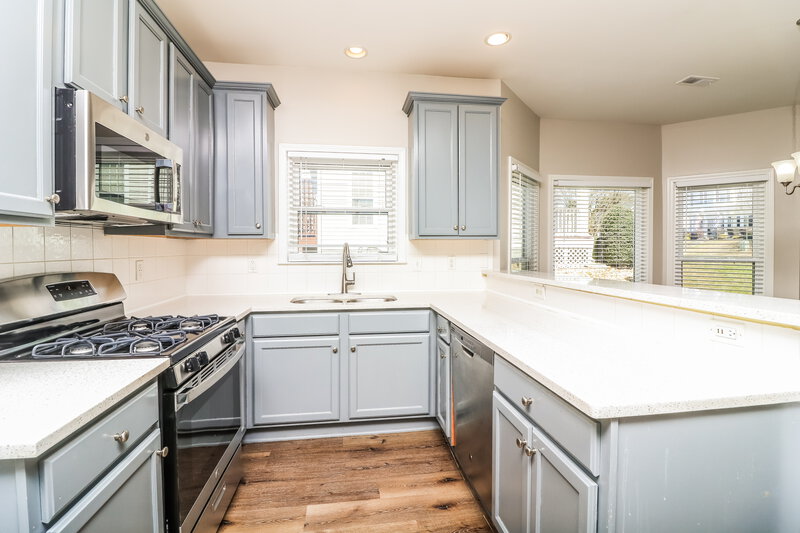 2,190/Mo, 79 High Point North Dr Unit 19 Newnan, GA 30265 Kitchen View