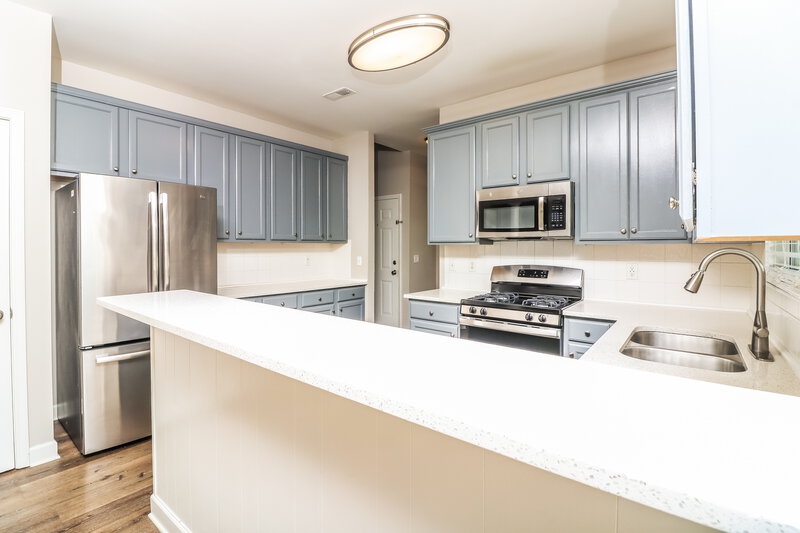 2,190/Mo, 79 High Point North Dr Unit 19 Newnan, GA 30265 Kitchen View 2