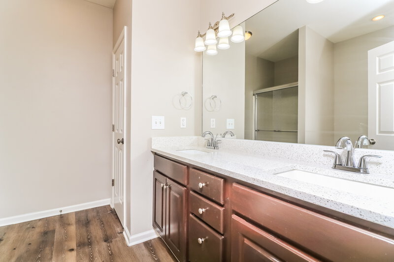 2,190/Mo, 79 High Point North Dr Unit 19 Newnan, GA 30265 Main Bathroom View