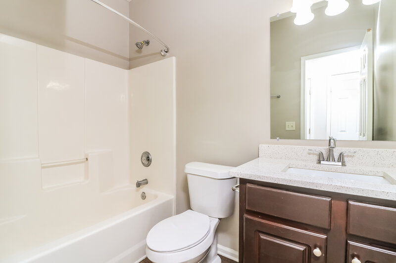 2,190/Mo, 79 High Point North Dr Unit 19 Newnan, GA 30265 Main Bathroom View 2