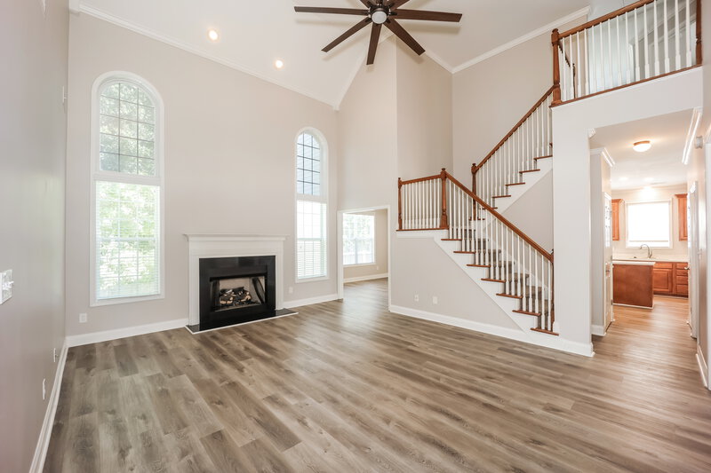 2,520/Mo, 106 Fairway Dr Newnan, GA 30265 Living Room View 2