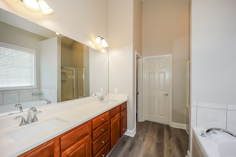 2,520/Mo, 106 Fairway Dr Newnan, GA 30265 Main Bathroom View