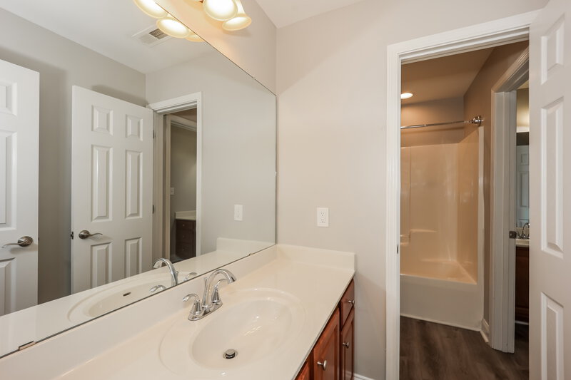 2,520/Mo, 106 Fairway Dr Newnan, GA 30265 Bathroom View
