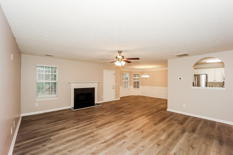 2,620/Mo, 11261 Aliyah Dr Hampton, GA 30228 Living Room View 2