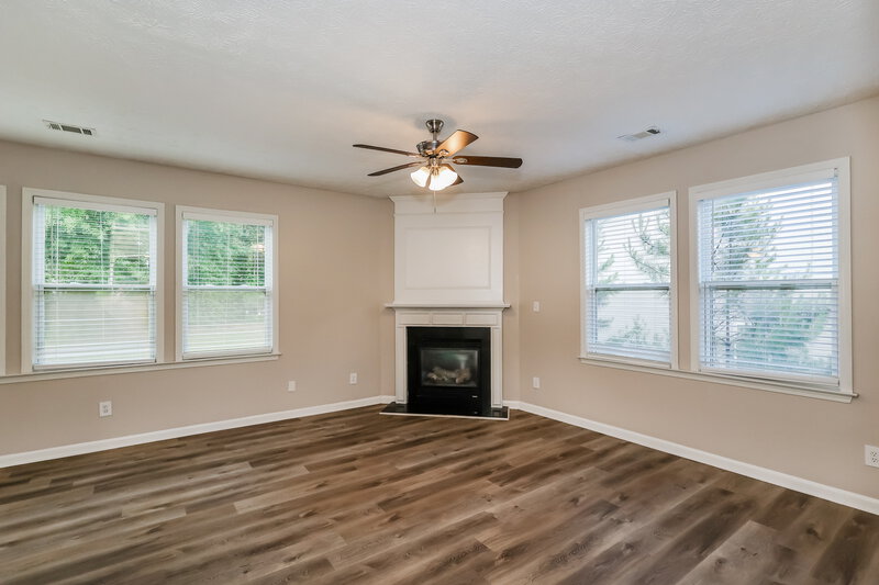 2,375/Mo, 7190 Flagstone Pl Union City, GA 30291 Family Room View 3