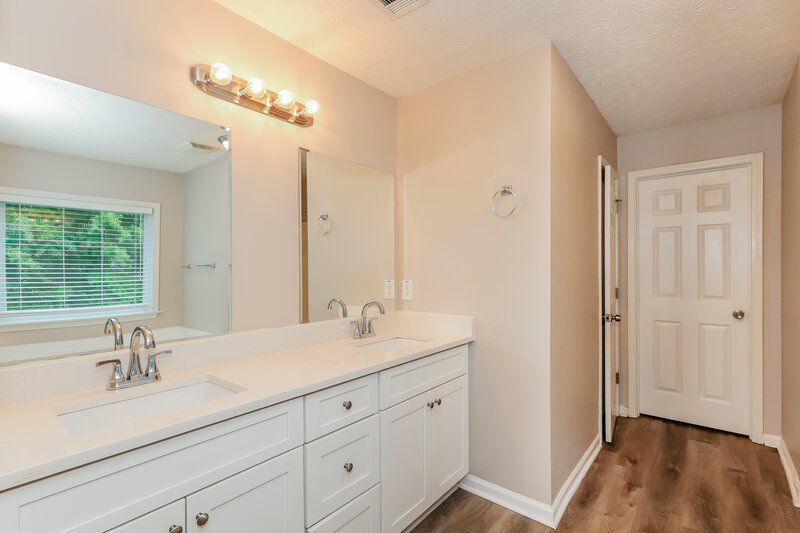 2,375/Mo, 7190 Flagstone Pl Union City, GA 30291 Main Bathroom View