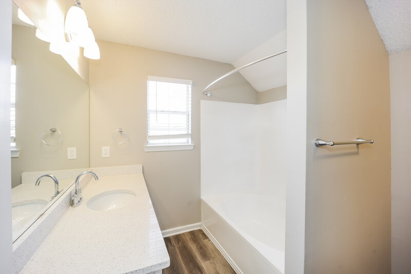 1,755/Mo, 3005 Meadow Glen Pass Fairburn, GA 30213 Main Bathroom View